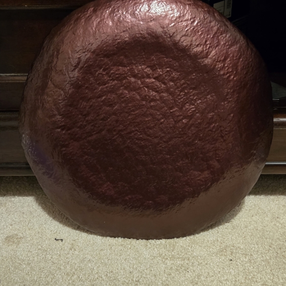 Elegant Metallic Plates with Gold Rim - Picture 2 of 5